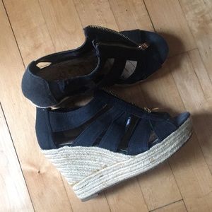 Black wedges heeled with gold zipper